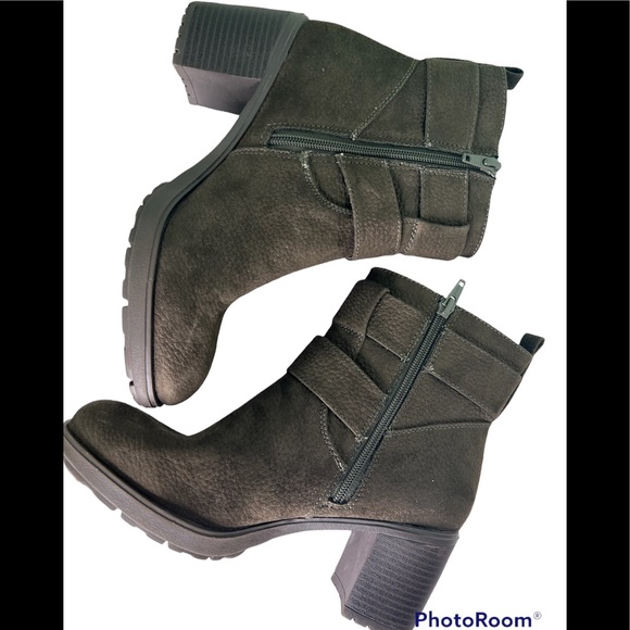 Women's WHITE MOUNTAIN Gilmour Double Buckled Army-Green Ankle Boots Lug Sole 9M - Picture 7 of 9